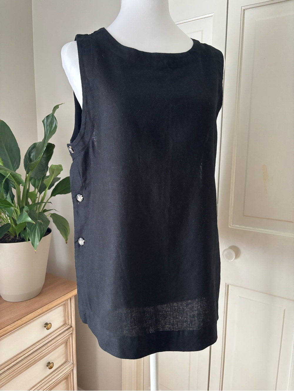Universal Thread Black Sleeveless Side-Button Linen Blend Tunic